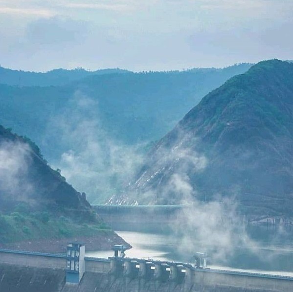 Cheruthoni Dam Idukki view