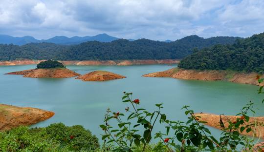 Scenic view of Vandiperiyar town with tea and spice plantations
